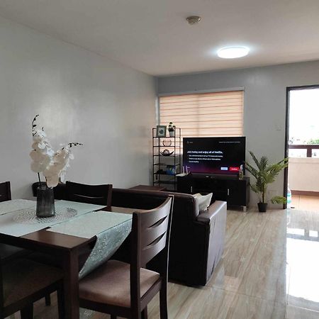 Cozy 2Br With Free Pool Beside Sm City Mall Davao Bilik gambar